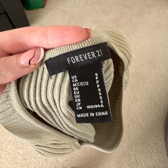 One shoulder light green sweater - Picture 3 of 3